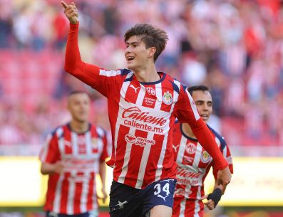 Con más de la mitad del torneo aún por disputarse, Armando González tiene la oportunidad de consolidarse como el goleador que Chivas ha buscado en los últimos años. IMAGO7