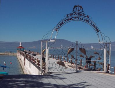 Experto urge a la construcción de un segundo acueducto para eficientar la extracción de agua del lago de Chapala. EL INFORMADOR / ARCHIVO
