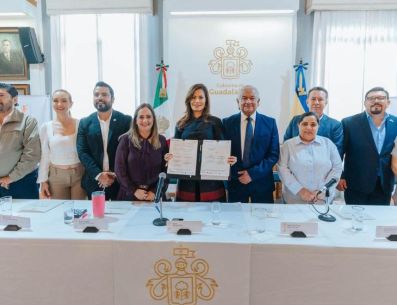 Un total de 368 apoyos al 100 por ciento serán para policías, bomberos y paramédicos que quieran estudiar una licenciatura o un posgrado. ESPECIAL/Gobierno de Guadalajara