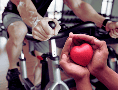 El ejercicio con bicicleta fija mejora el ritmo cardiovascular, entre otros beneficios. ESPECIAL / CANVA