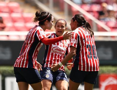 A pesar de que se mantiene en la lucha por los primeros lugares, Chivas se ha ido rezagando respecto a sus rivales en el actual torneo. Imago7 / ARCHIVO