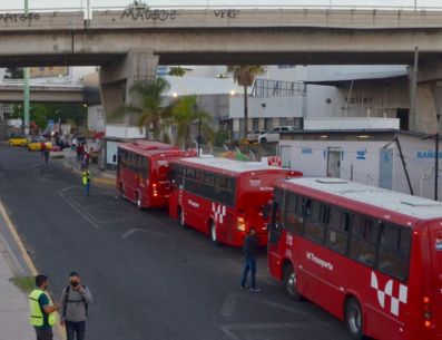 En dichos puntos confluyen más de 715 rutas de transporte público, de acuerdo con la SETRAN, por las que se movilizan miles de personas diariamente, incluyendo niñas y niños. ESPECIAL/Gobierno de Jalisco