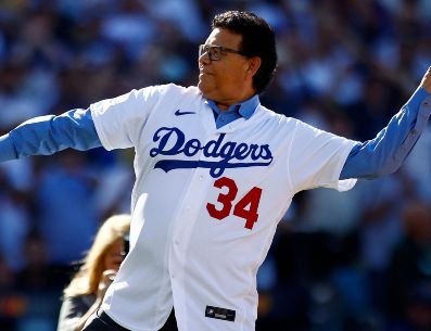 Fernando Valenzuela, quien falleció en octubre de 2024, apareció en la boleta al Salón de la Fama en 2003 y en 2004, luego fue eliminado. AFP / ARCHIVO