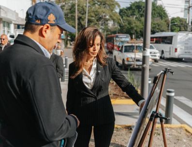 Con una inversión cercana a los 25 millones de pesos, la alcaldesa de Guadalajara, Verónica Delgadillo, entregó las obras de reparación e infraestructura de siete calles y nueve cruceros en la comunidad Americana - Santa Tere. CORTESÍA / Ayuntamiento de GDL