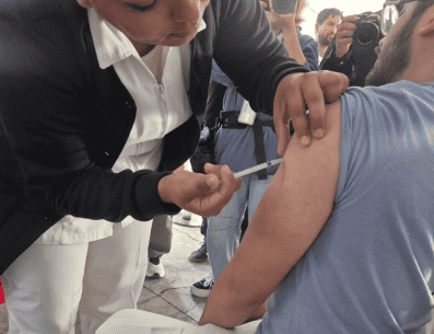 La vacuna triple viral tiene una efectividad superior al 97 por ciento cuando se aplica conforme al calendario oficial.