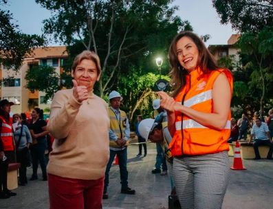 Durante la instalación de las nuevas lámpara, el gobierno de Guadalajara asumió una serie de compromisos con las y los vecinos de El Sauz. ESPECIAL