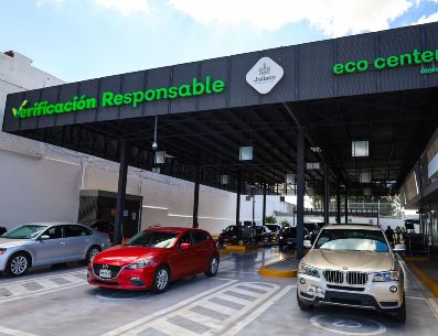 Las autoridades estatales instaron a la ciudadanía a aprovechar el Paquetazo 3x1, que por 900 pesos aún cubre nuevas placas, el pago del refrendo y la verificación vehicular. EL INFORMADOR / ARCHIVO