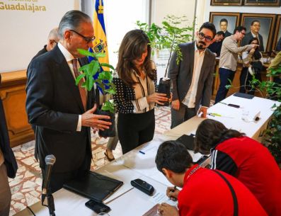La campaña además coincide con una de las prioridades del Gobierno municipal, que es la de ampliar las áreas verdes de la ciudad, promover su cuidado y sensibilizar a las y los tapatíos sobre la emergencia climática. CORTESÍA