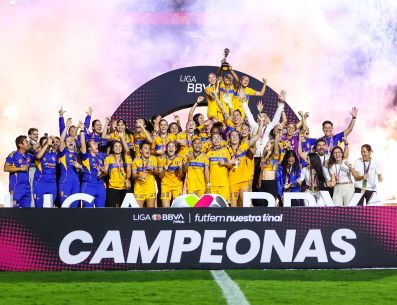 El equipo auriazul se vio obligado a reestructurarse desde las entrañas y comenzar un nuevo proyecto de la mano de Pedro Martínez. IMAGO7.