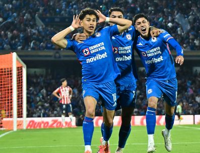 La Máquina mostró personalidad en el Estadio Olímpico Universitario y capitalizó los errores de Chivas para firmar una clasificación que los impulsa como uno de los candidatos fuertes del torneo. IMAGO7.