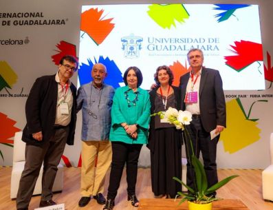 En la FIL Guadalajara se realizó la mesa “Homenaje a Mario Vargas Llosa: El privilegio de apagar la luz”, un encuentro en el que Javier Cercas, Leonardo Padura, Pilar Reyes y Marisol Schulz Manaut repasaron su relación profesional y personal con el autor. EL INFORMADOR / A. Navarro