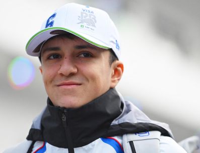 Isack Hadjar se unirá a Max Verstappen para formar la alineación de pilotos de Re Bull para 2026. AFP / ARCHIVO