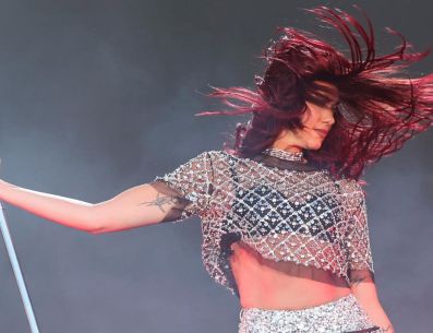 Estos son las y los artistas que Dua Lipa rindió homenaje en sus conciertos en México. EFE / ARCHIVO