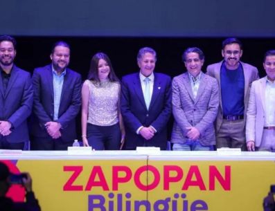 El costo de este programa de nueve niveles ronda los 35 mil pesos, sin embargo, gracias a estas becas, destacó el alcalde Juan José Frangie, las y los graduados podrán acceder a puestos de trabajo con un sueldo superior hasta en un 50 por ciento al promedio. METRÓPOLI / A. Navarro