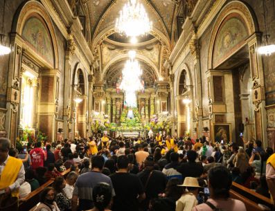 El altar, además, fue adornado con los colores de la bandera de México, para resaltar la importancia de la imagen religiosa para la nación mexicana. METRÓPOLI / J. Acosta