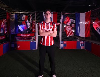 Con raíces en San Juan de los Lagos, Jalisco, Brian Gutiérrez subrayó la emoción que se vive en su familia por verlo ahora defender los colores rojiblancos.  ESPECIAL / Chivas