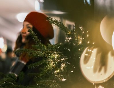 La finalidad es crear ambientes agradables donde familia y amigos pueden convivir y disfrutar de la temporada. UNSPLASH