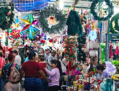 Zapopan anunció que, además de los puestos que se instalarán con artículos navideños, se llevarán a cabo dos talleres. EL INFORMADOR / ARCHIVO