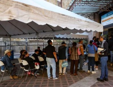 Las personas que no realicen el pago de su refrendo durante 2025 y estén obligadas a sustituir las placas, deberán cubrir en 2026 el costo del cambio que será superior a los dos mil 500 pesos. EL INFORMADOR/ A. Navarro