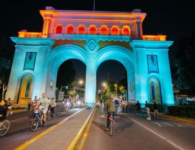 En el Paseo Alcalde y Jesús García, se realizó la tradicional partida de rosca, que reunió a decenas de familias. ESPECIAL/Gobierno de Guadalajara