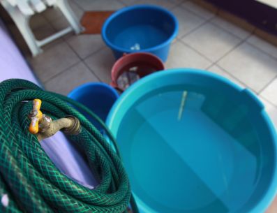 Tras el corte al suministro de agua tras labores de mantenimiento durante el pasado sábado 3 de enero, hay colonias de la Zona Metropolitana de Guadalajara donde aún no se ha restablecido el servicio. EL INFORMADOR / ARCHIVO