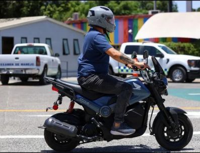 De acuerdo con las autoridades, el incremento en el número de licencias de motociclistas también se relaciona con la aplicación de políticas públicas y campañas de prevención como "Visión Cero". EL INFORMADOR/ ARCHIVO