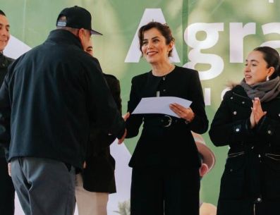 Vero Delgadillo recordó que los trabajadores del Municipio recibirán, este año, un aumento de 850 pesos en su sueldo. ESPECIAL/Gobierno de Guadalajara