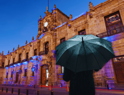 El pronóstico del clima para Guadalajara prevé que la probabilidad de lluvias a parte de este viernes, aunque ligeras. ESPECIAL / CANVA
