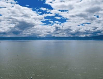 Chapala se asienta sobre la confluencia de tres fosas tectónicas, zonas donde la corteza terrestre se hunde por el movimiento de fallas. ARCHIVO