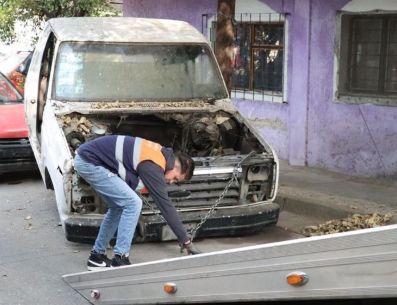 Los reportes de autos abandonados se pueden hacer al 070 o al GuaZap 333-610-1010. ESPECIAL/Gobierno de Guadalajara