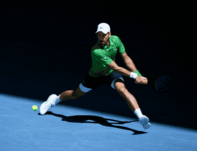 El Australia Open 2026 sigue confirmando que la experiencia y la ambición aún pueden imponerse en la élite del tenis mundial, con un Novak Djokovic a las puertas de un número que parecía inalcanzable. EFE / J. Carrett