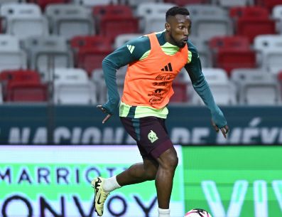 Uno de los temas centrales de la conferencia de hoy con el seleccionador nacional fue la ausencia de figuras como Julián Quiñones. IMAGO7