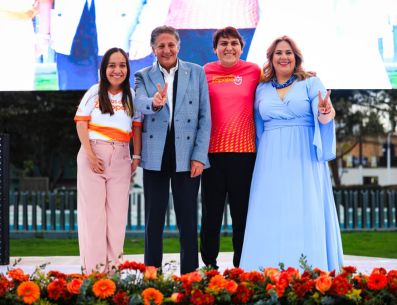Este viernes, en el Parque de las Niñas y los Niños, fueron reconocidas y reconocidos “Las Estrellas de Zapopan” atletas de alto rendimiento que han puesto en alto el nombre de Zapopan a nivel nacional e internacional. METRÓPOLI / J. Acosta