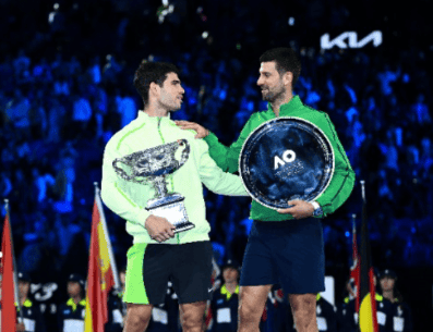 Dokovic, que había iniciado el torneo en el cuarto lugar del ranking, hoy modifica su lugar en el ranking tras perder contra Alcaraz en la Final del Abierto de Australia. EFE / J. Carret