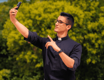 La renuncia ha causado un fuerte impacto en 'Fraternità', la asociación juvenil fundada por Ravagnani que se había convertido en un referente de la pastoral moderna en Italia. ESPECIAL/ INSTAGRAM/ donalberto_rava