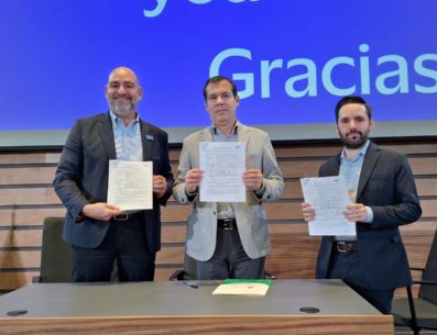 Los usuarios que cuenten con celulares o relojes inteligentes, que se encuentren vinculados a una tarjeta, también podrán realizar su pago de dicha manera. ESPECIAL/Gobierno de Jalisco