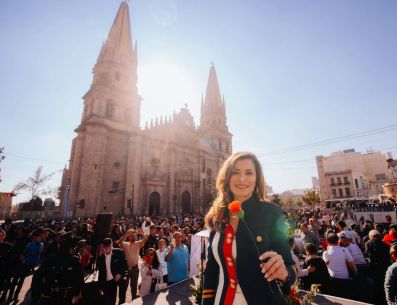 Se entregaron 5 mil 500 picones, mil 750 litros de chocolate y mil 700 rosales. ESPECIAL/Gobierno de Guadalajara