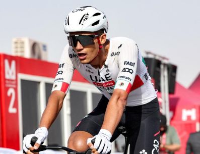 Isaac del Toro salió último, pero no encontró el golpe de pedal que le permitiera no perder un tiempo excesivo. AFP / F. Sena