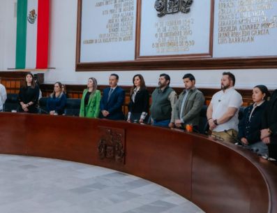 La alcaldesa Vero Delgadillo reconoció la labor de los uniformados y destacó los resultados en seguridad gracias a la colaboración con el gobierno del estado y el gobierno federal. ESPECIAL / Gobierno de Guadalajara