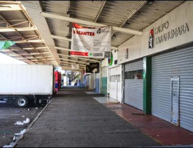 Se constató que negocios como gasolineras, bancos y tiendas de conveniencia seguían cerrados en la ciudad, incluidos los ubicados en el primer cuadro, así como el Mercado Corona y el corredor de Chapultepec. METRÓPOLI / A. Navarro