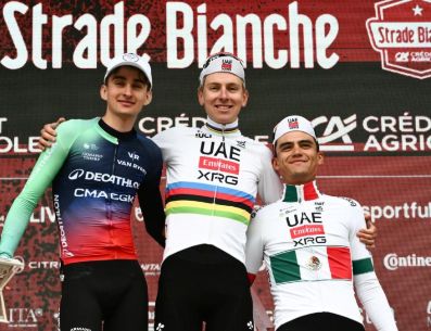 El podio en Italia llega en un momento brillante para el mexicano Isaac del Toro, quien apenas el pasado 22 de febrero celebró el título del UAE Tour. AFP / M. Bertorello