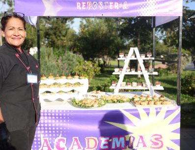 Durante la feria se presentaron testimonios de personas que han aprovechado estos cursos para poder emprender y ser económicamente autosuficientes o incluso para sentirse personas productivas. FACEBOOK / GOBIERNO DE ZAPOPAN