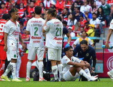 El encuentro de Chivas contra Santos en el Estadio AKRON peligra con dos considerables bajas. Imago7 / ARCHIVO