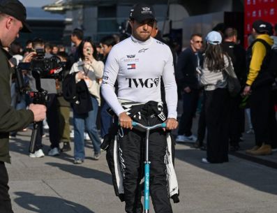 En el GP de China, el piloto mexicano Sergio "Checo" Pérez tendrá su segunda participación del año con la escudería Cadillac. AFP / J. Gao
