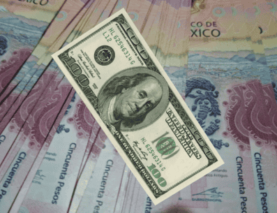 Al cierre de la segunda semana de marzo, el tipo de cambio se colocó en los 17,95 pesos por dólar, lo que significó una depreciación semanal del 0.82%. ESPECIAL / CANVA