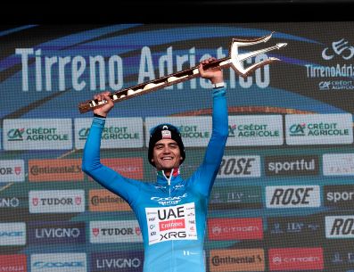 El perfecto desarrollo de del Toro en la "Carrera de los dos mares" cerró este 15 de marzo con "tridente" de oro. EFE / R. Bettini