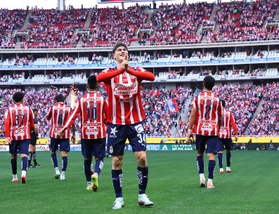 El Guadalajara, actual líder con 27 puntos tras golear a León, visita a unos Rayados que ocupan la novena posición y buscan, con urgencia, sumar en casa para acercarse a la zona de clasificación. IMAGO7