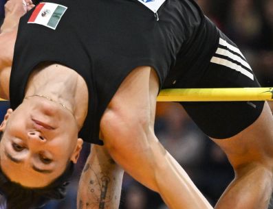 Erick Portillo (plata) se subió al podio junto con Oleh Doroshchuk (oro) y Raymond Richards (bronce). EFE / R. Pietruszka