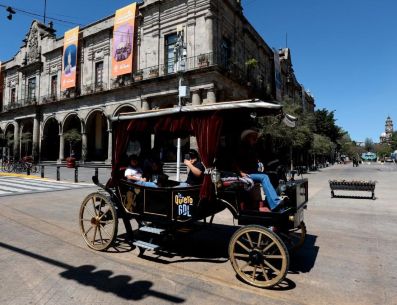 Hoy Jueves Santo nos enfrentamos a un cielo completamente despejado, dominado por un sol implacable a lo largo de la jornada en Guadalajara. AFP / ARCHIVO