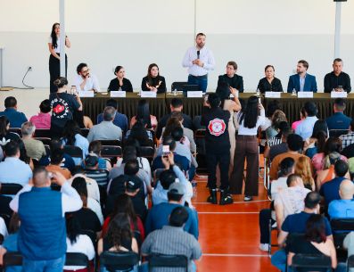 El Presidente municipal de Tlajomulco, Gerardo Quirino, se comprometió a trabajar en las 10 obras sometidas a votación. ESPECIAL/Gobierno de Tkajomulco